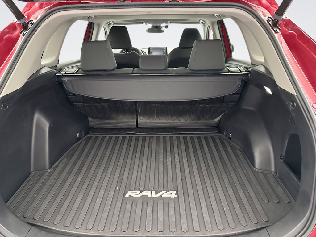 Thumbnail: 2022 Toyota RAV4 - 21