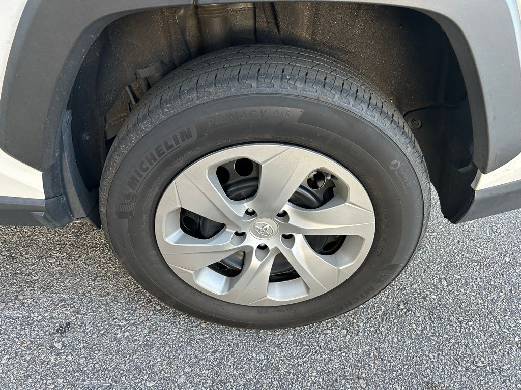 Thumbnail: 2023 Toyota RAV4 - 9