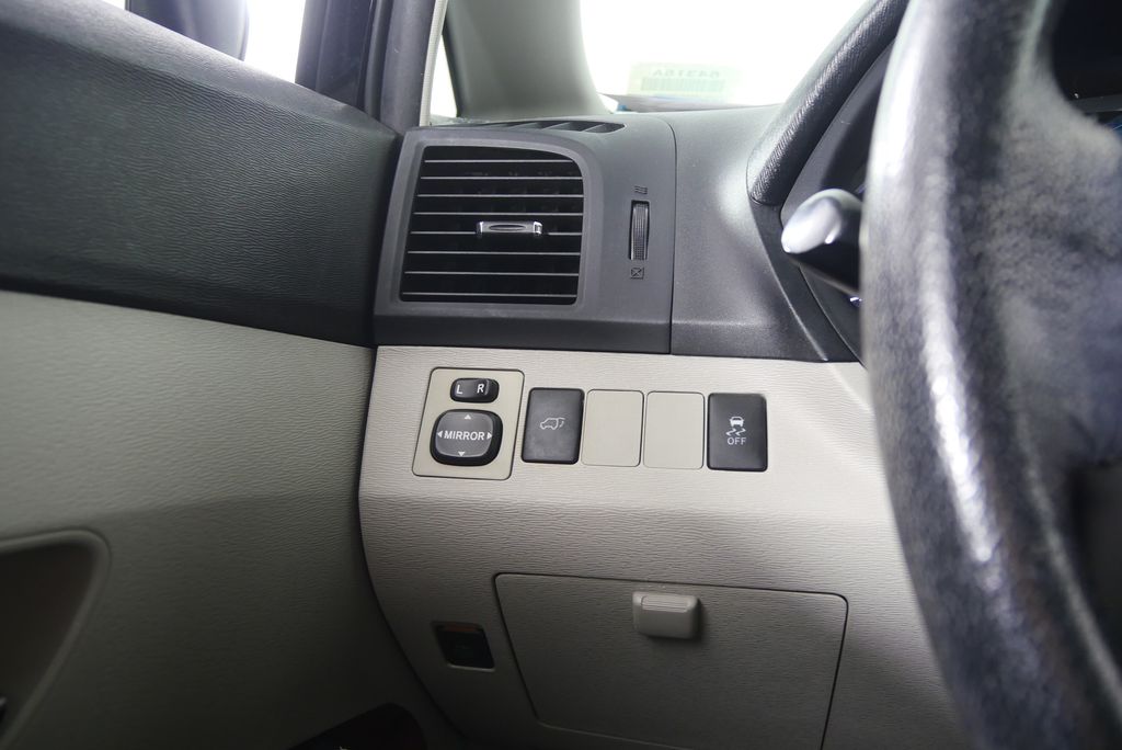 Thumbnail: 2010 Toyota Venza - 20