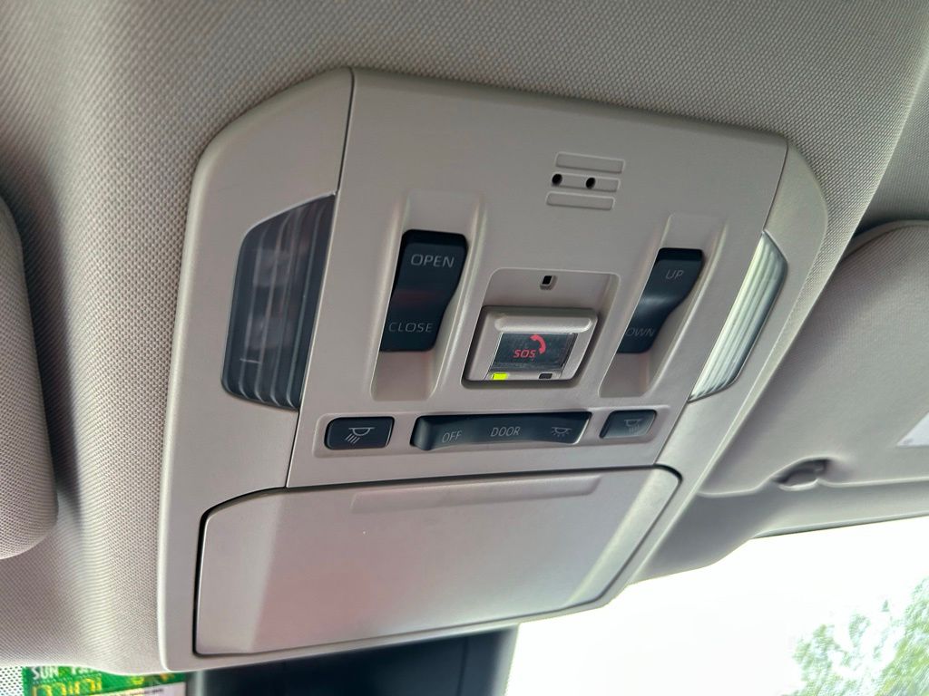 Thumbnail: 2023 Toyota Highlander - 32