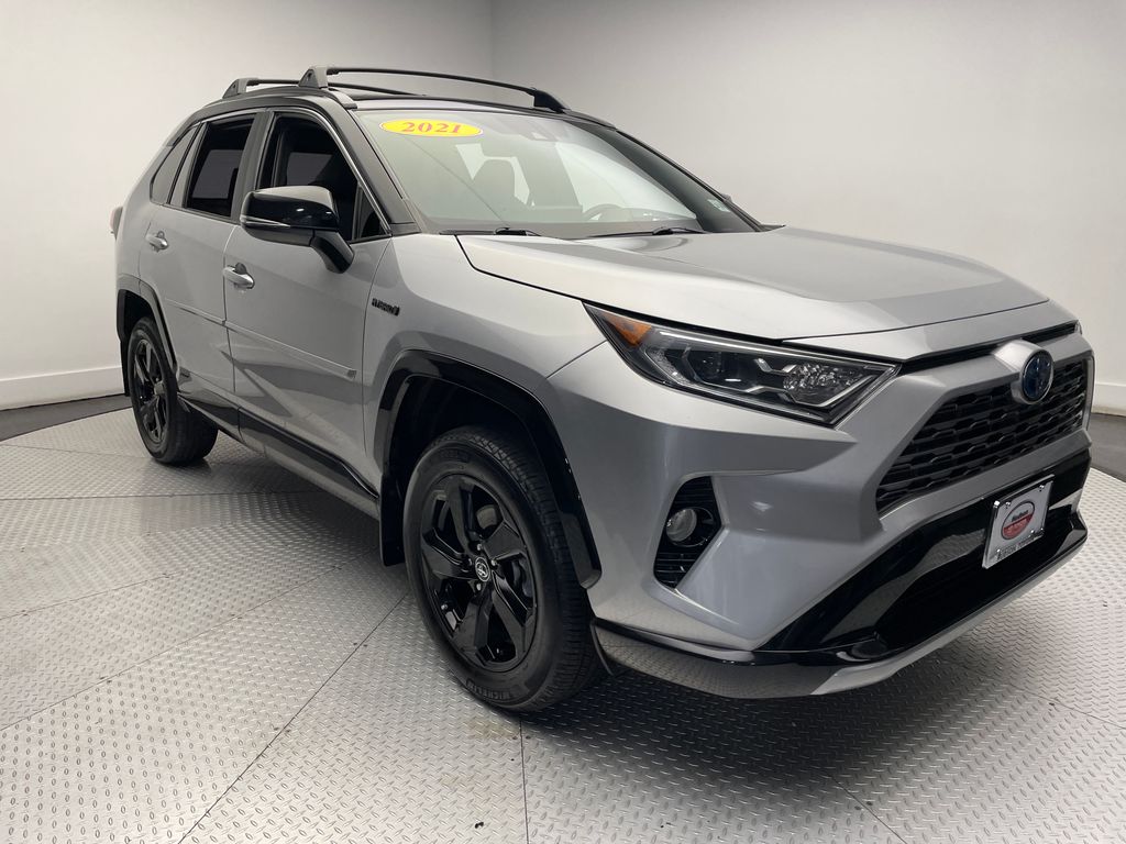 2021 Toyota RAV4 XSE 3