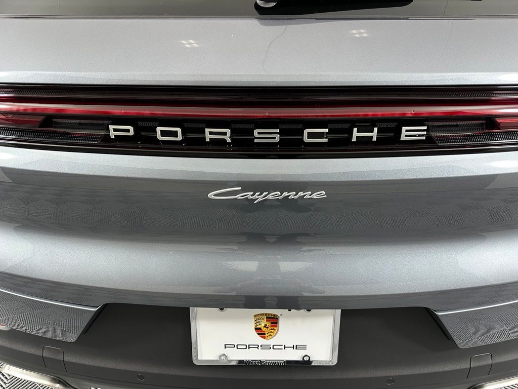 Thumbnail: 2026 Porsche Cayenne - 14