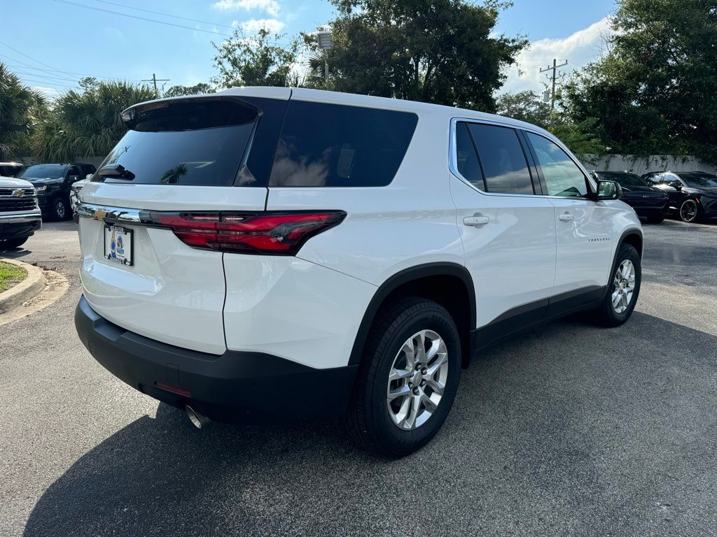 2022 Chevrolet Traverse LS 7