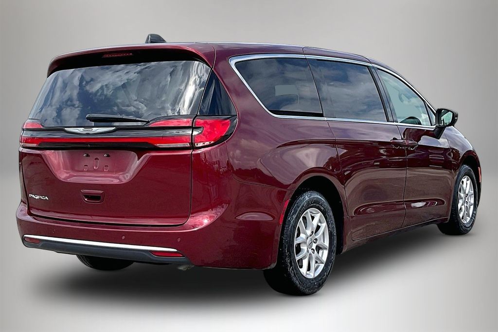 Used 2023 Chrysler Pacifica Touring L 4D Passenger Van