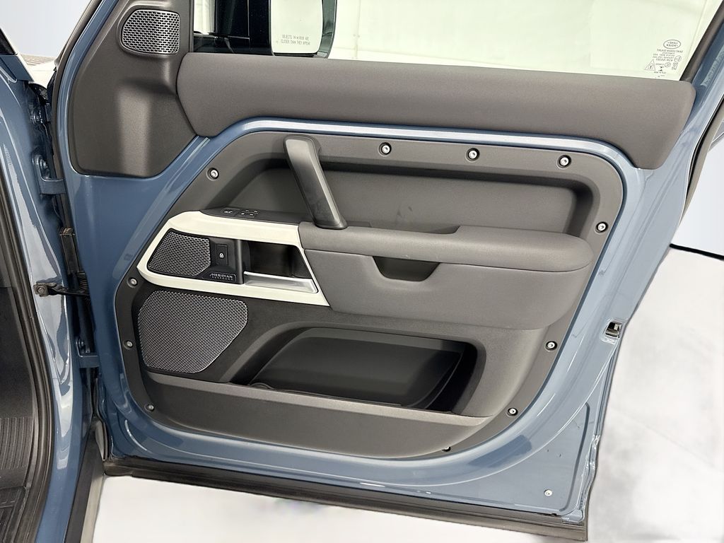 Thumbnail: 2022 Land Rover Defender - 24