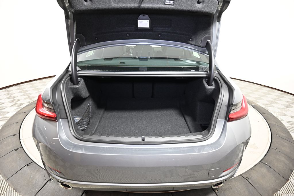 Thumbnail: 2026 BMW 3 Series - 10