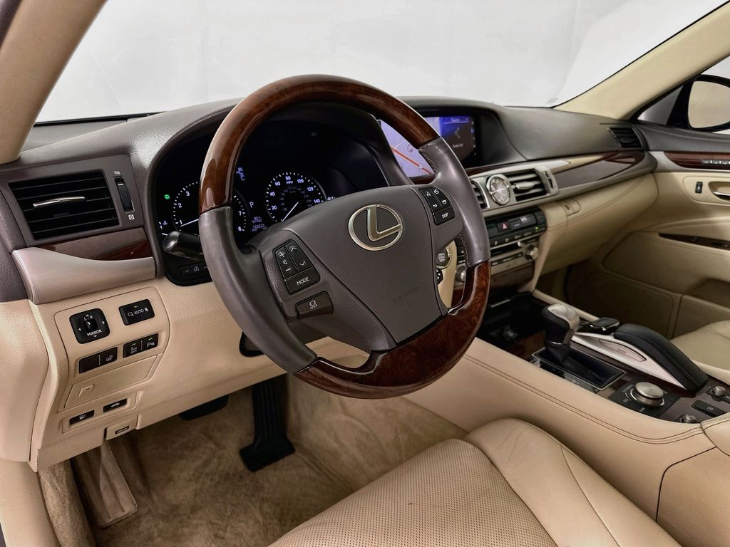 Thumbnail: 2016 Lexus LS - 9