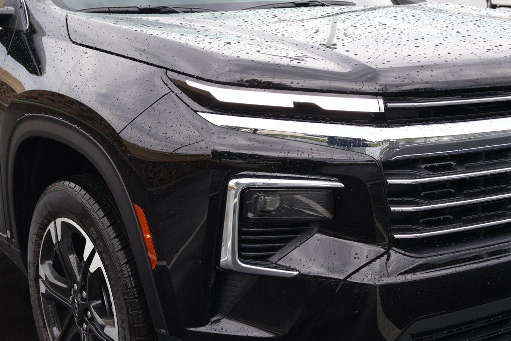 Thumbnail: 2027 Chevrolet Traverse - 3