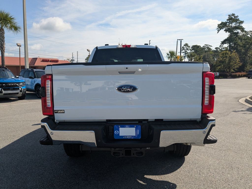 2026 Ford Super Duty F-350 SRW LARIAT
