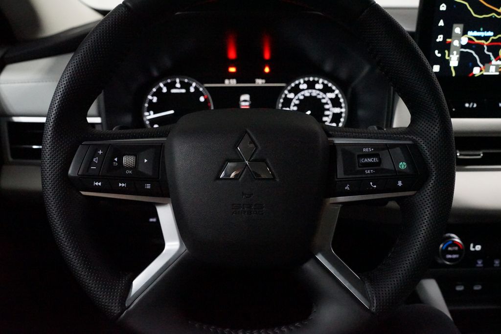 Thumbnail: 2025 Mitsubishi Outlander - 12