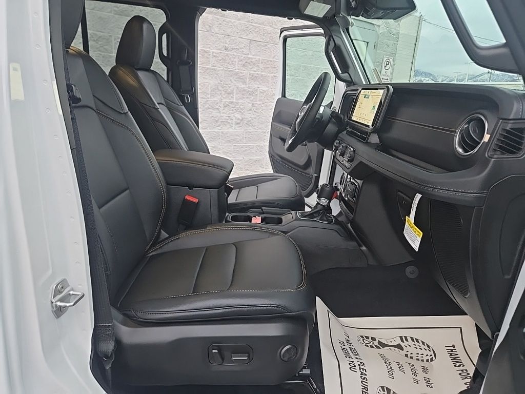 New 2025 White Jeep Sahara image 32