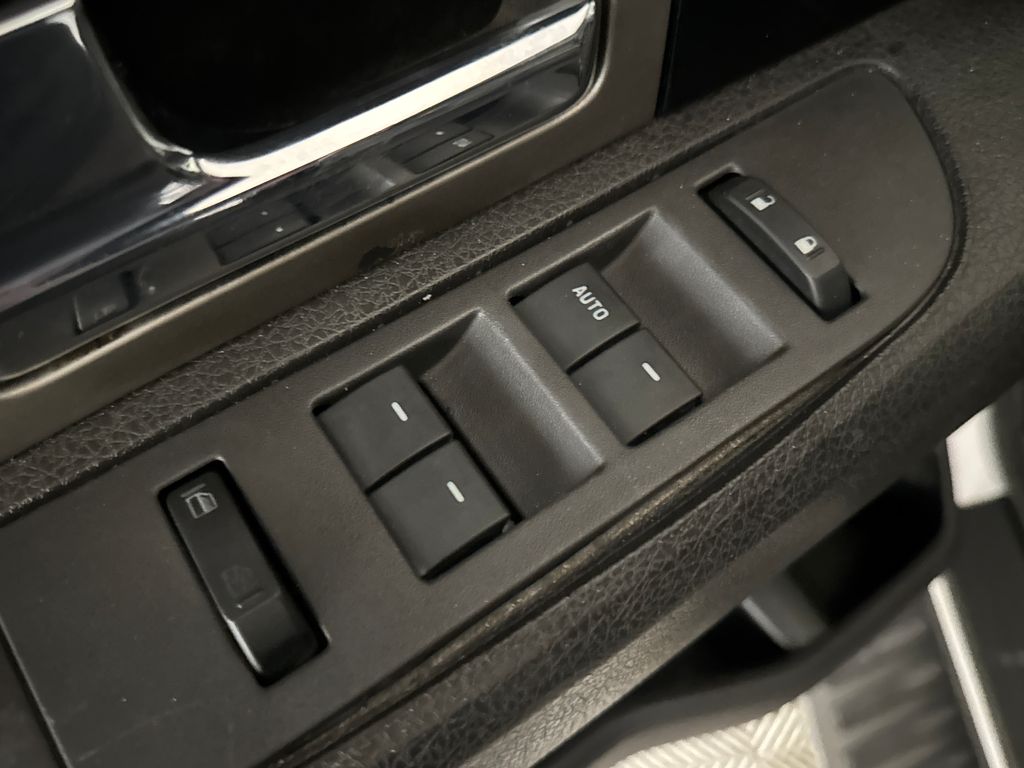 Used 2010 White Ford XLT image 17
