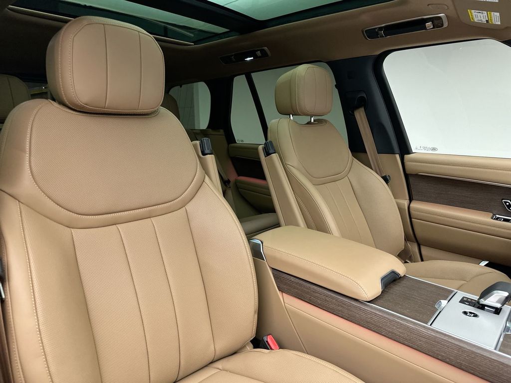 Thumbnail: 2025 Land Rover Range Rover - 6
