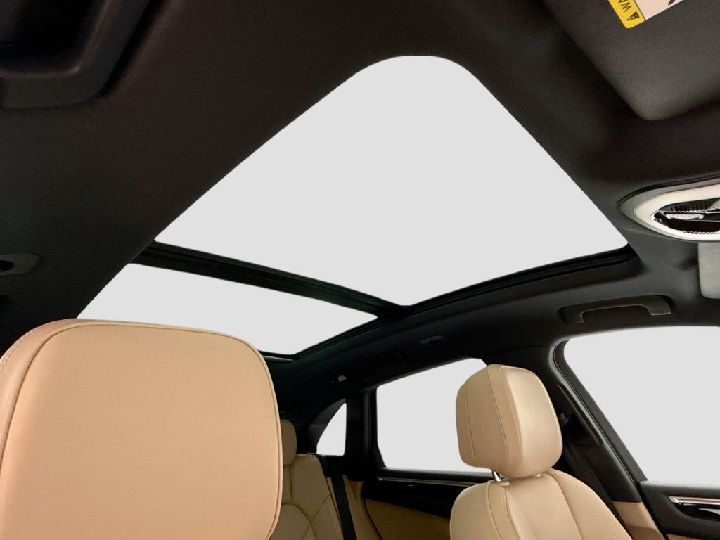 Thumbnail: 2025 Porsche Macan - 20