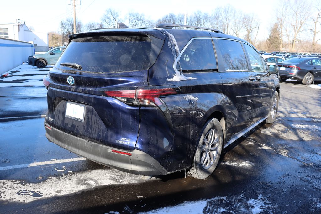 2022 Toyota Sienna XLE 5