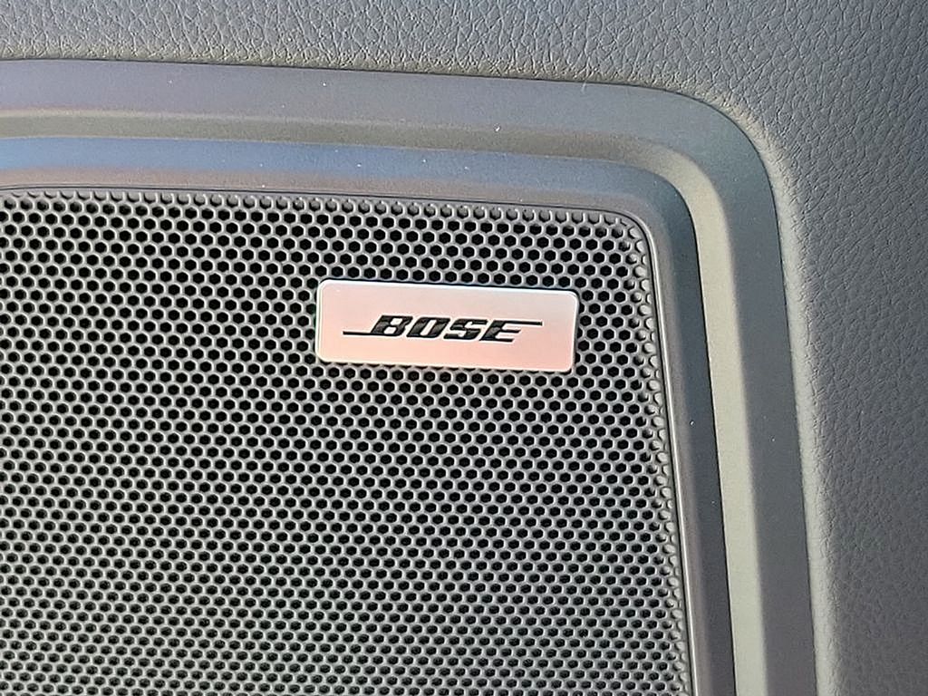 2025 Porsche Macan  21
