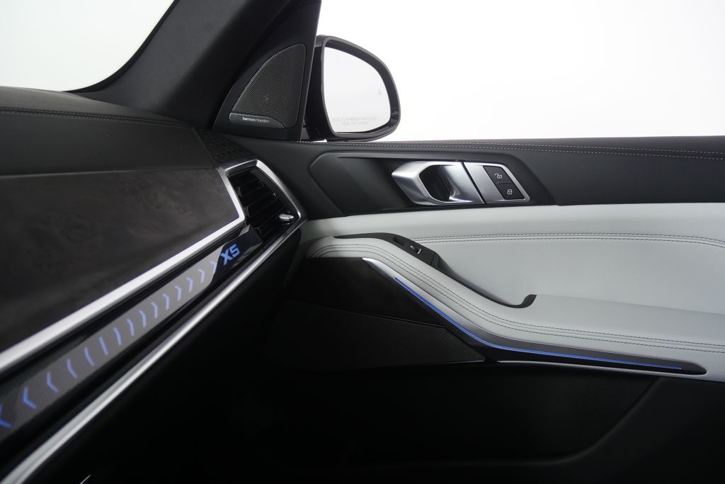 Thumbnail: 2026 BMW X5 - 23