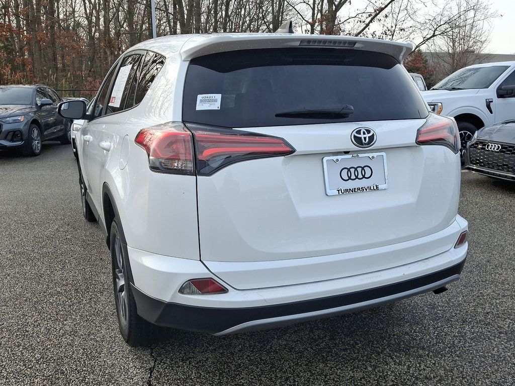 2018 Toyota RAV4 XLE 4