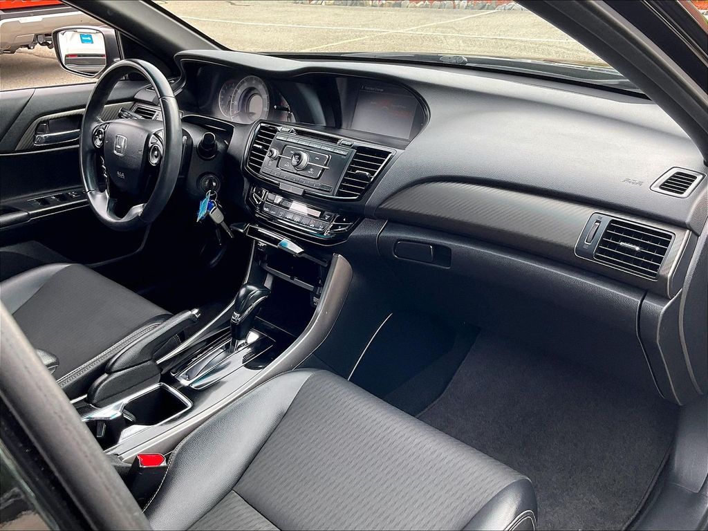 2016 Honda Accord — photo 14