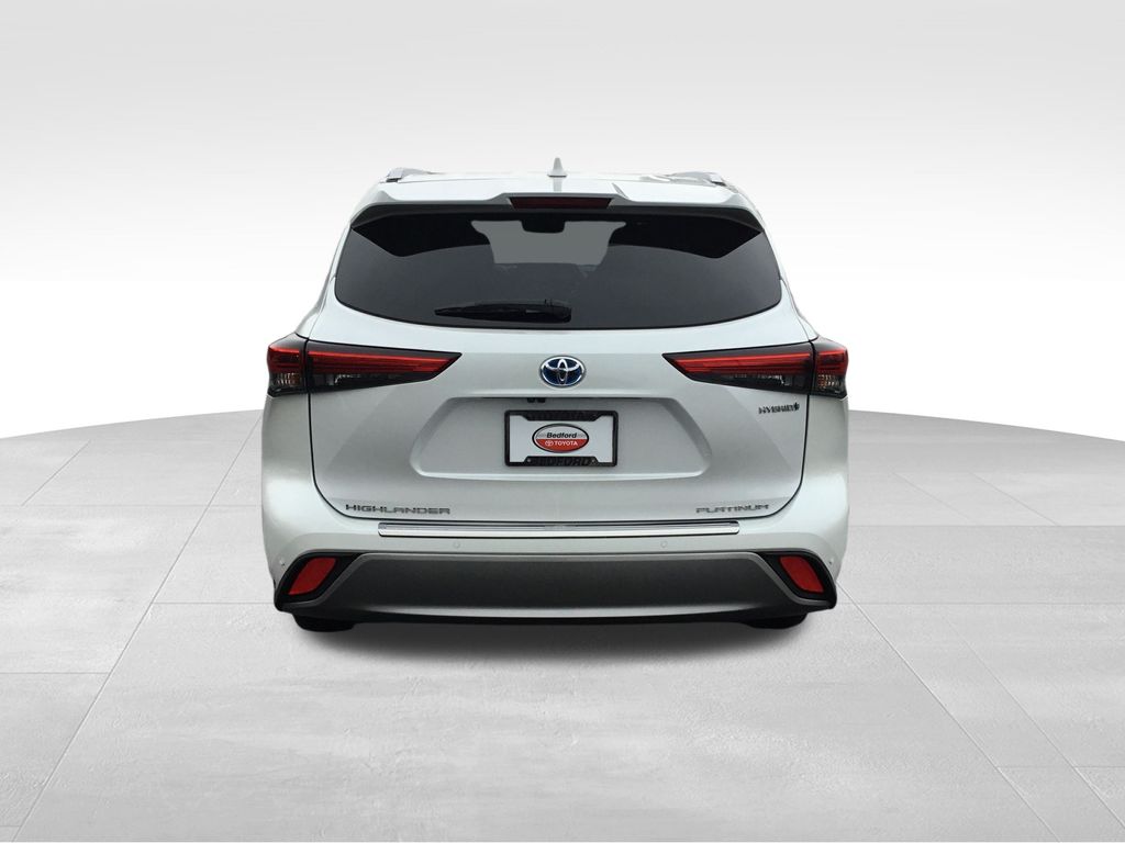 Thumbnail: 2022 Toyota Highlander - 4