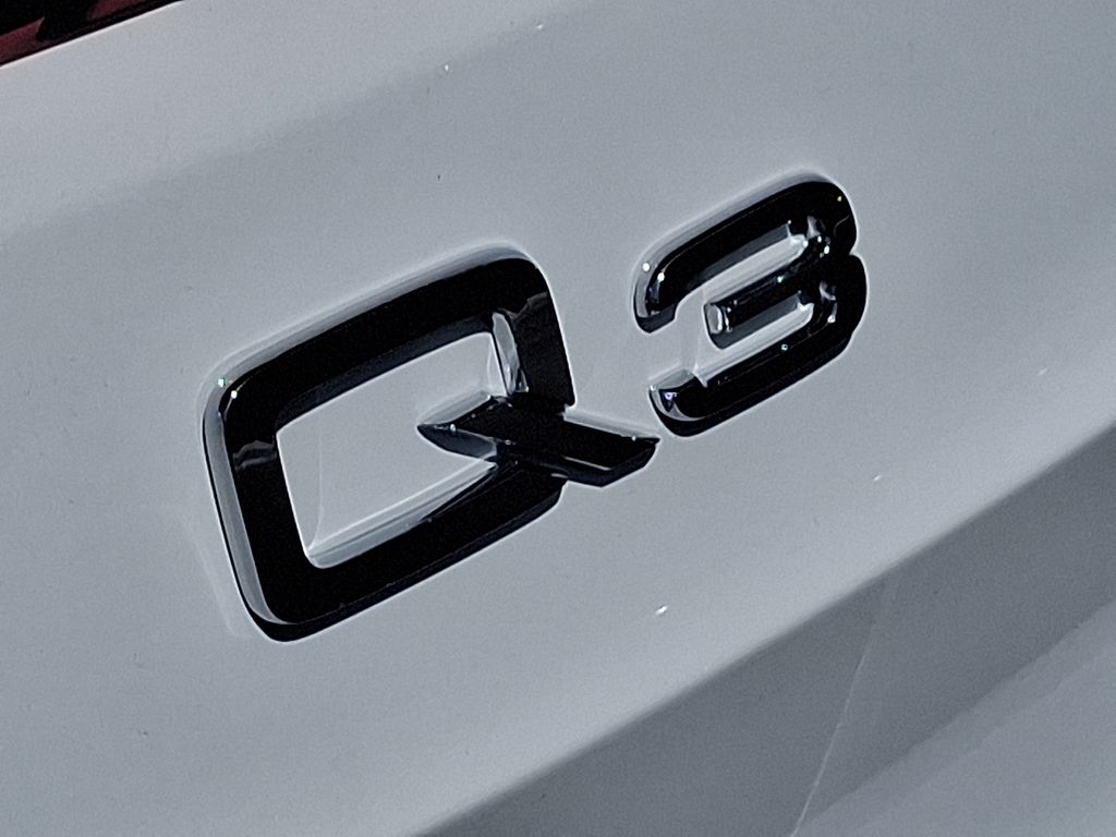 2025 Audi Q3  21
