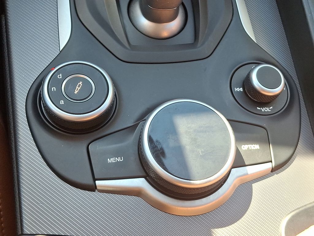 Thumbnail: 2019 Alfa Romeo Giulia - 27