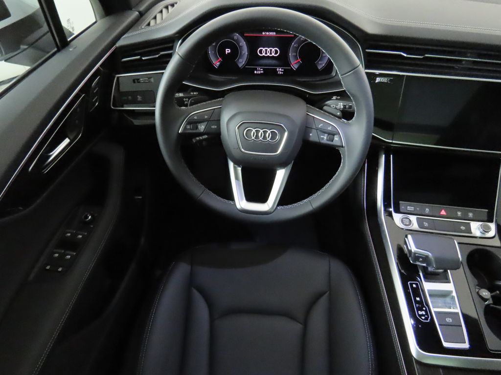 Thumbnail: 2025 Audi Q7 - 12