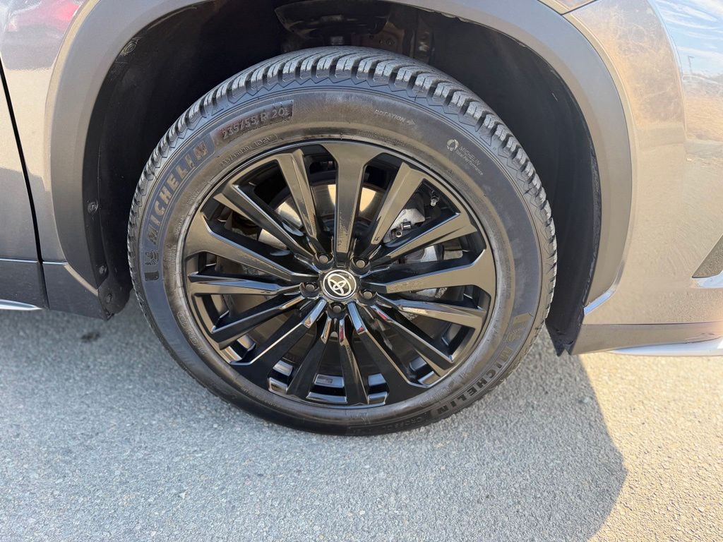 Used 2023 Toyota Highlander SUV