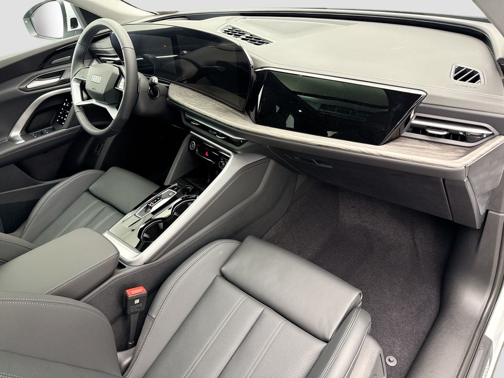 Thumbnail: 2025 Audi Q5 - 17