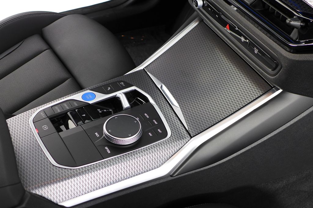 Thumbnail: 2025 BMW i4 - 15