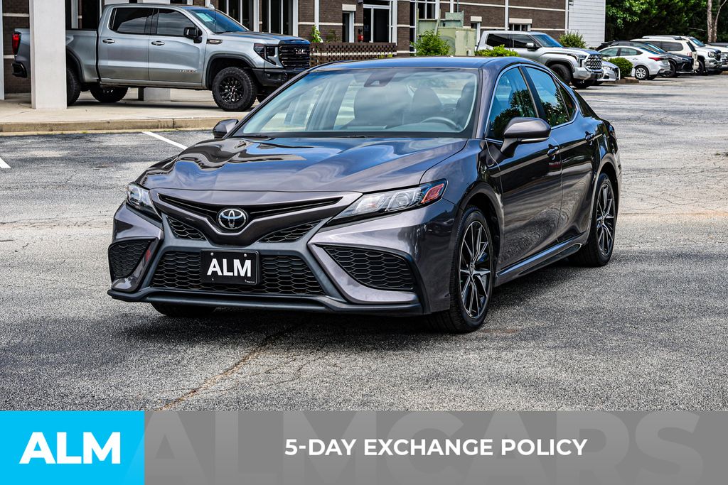 2022 Toyota Camry SE photo 3