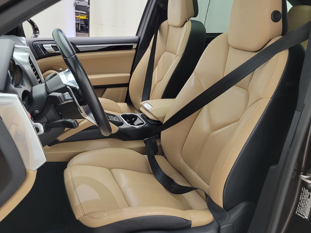 Thumbnail: 2017 Porsche Cayenne - 23