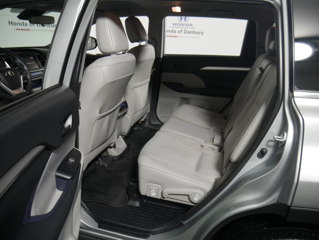 Thumbnail: 2019 Toyota Highlander - 12