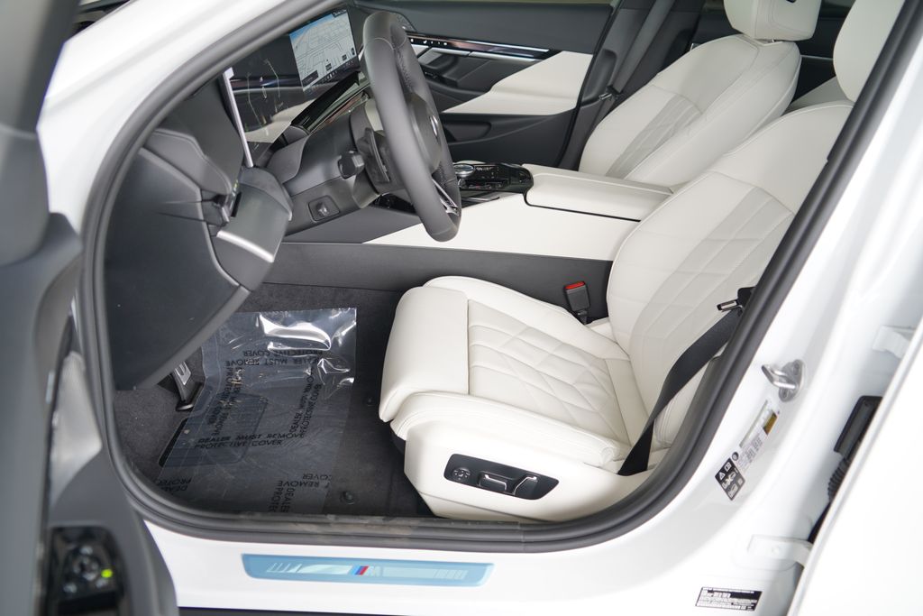 Thumbnail: 2027 BMW 5 Series - 10