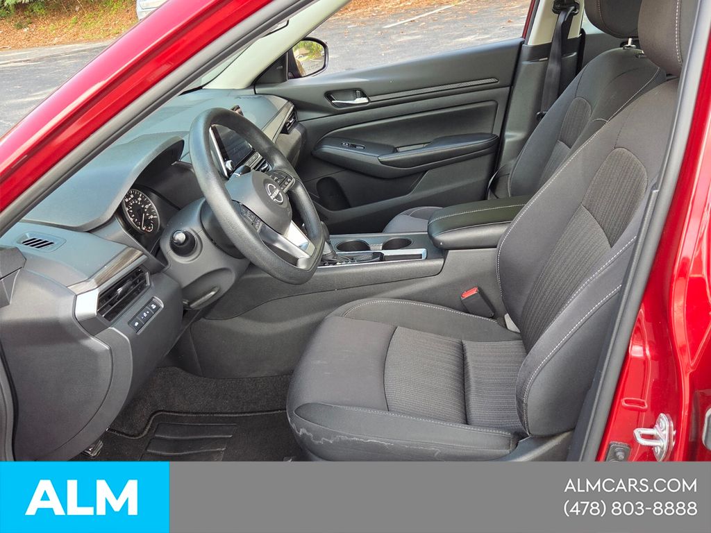 Used 2025 Red Nissan 2.5 SV image 4