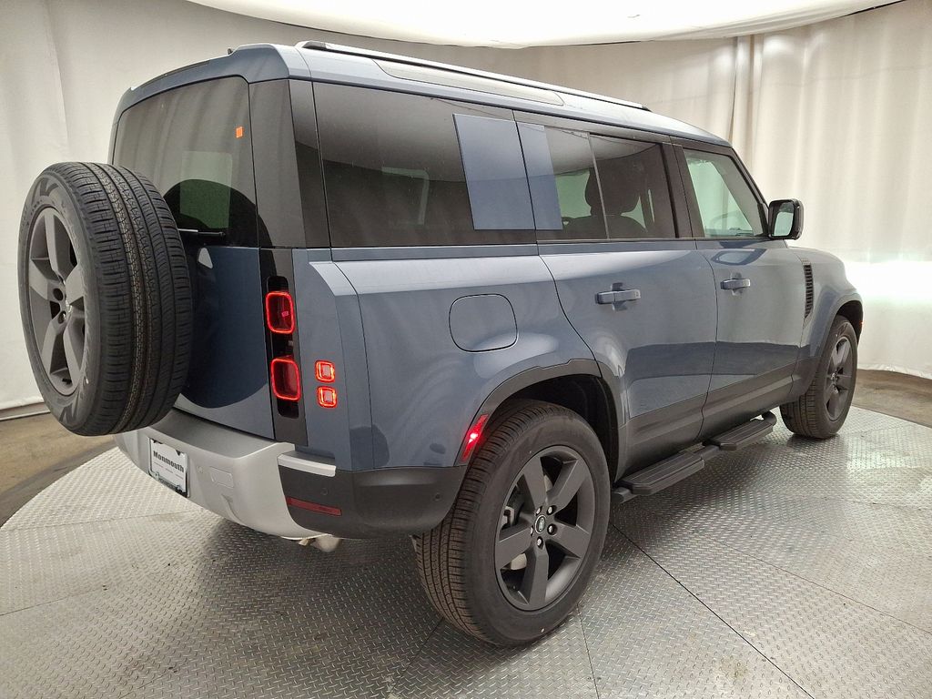 2025 Land Rover Defender 110 3