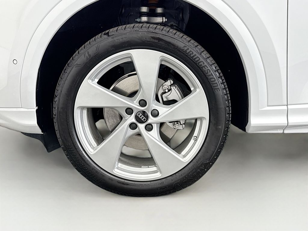 Thumbnail: 2025 Audi Q5 - 30