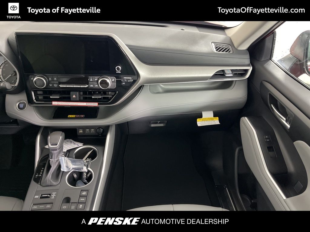 Thumbnail: 2026 Toyota Highlander - 16