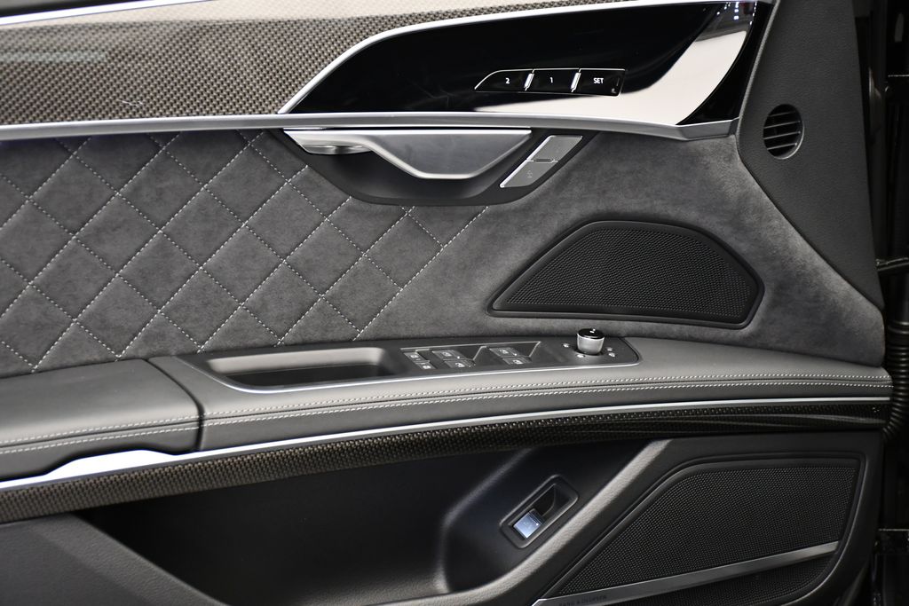 Thumbnail: 2025 Audi S8 - 30