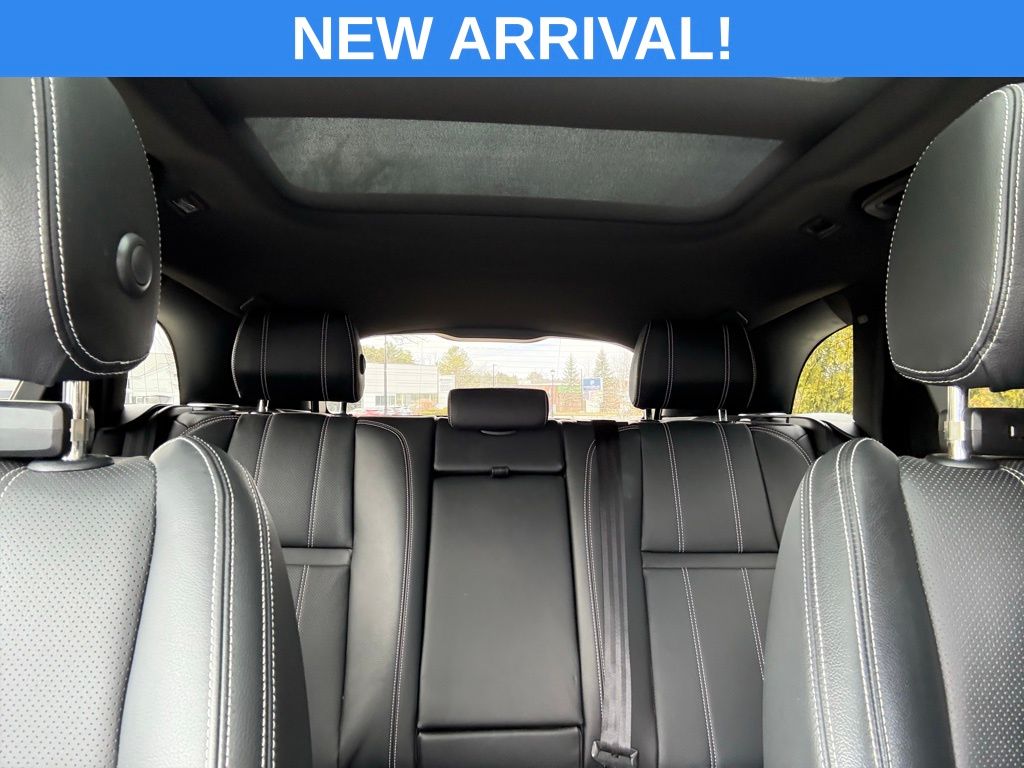 Used 2019 White Land Rover SE R-Dynamic image 44