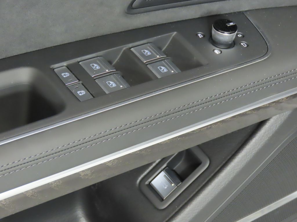 Thumbnail: 2025 Audi A8 - 31