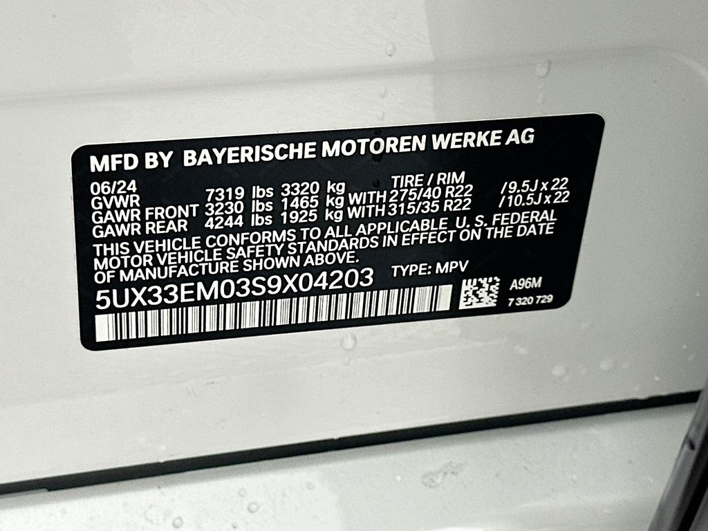 2025 BMW X7 M60i 24