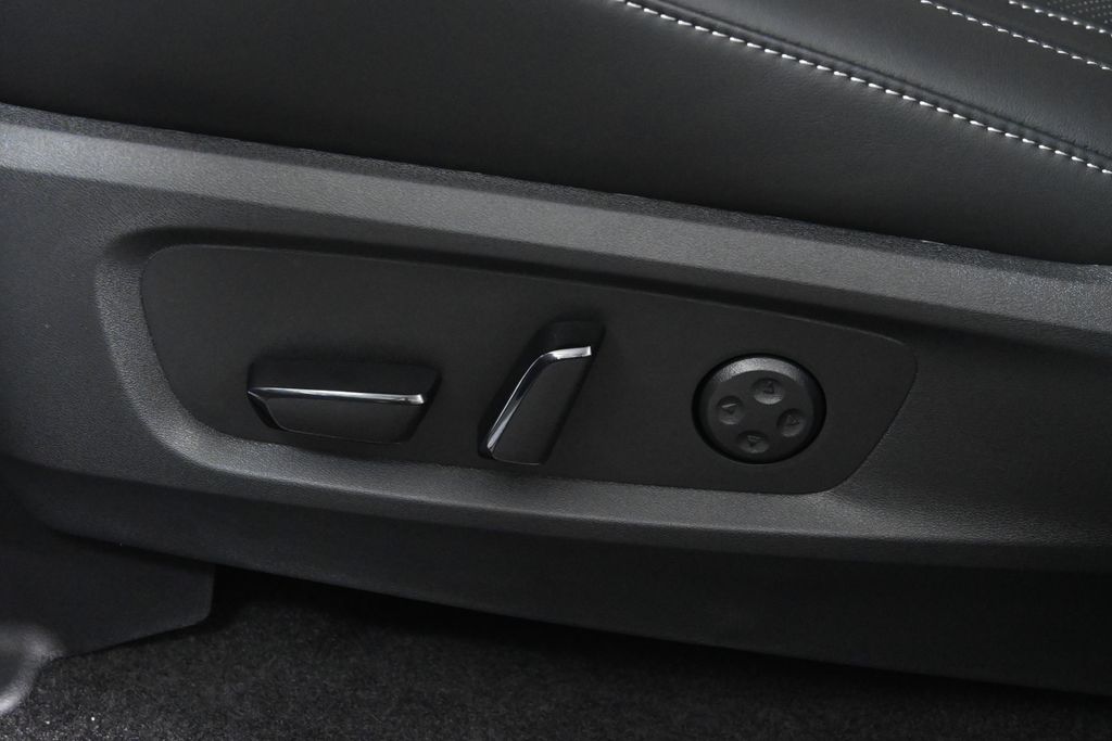 Thumbnail: 2027 INFINITI QX60 - 26