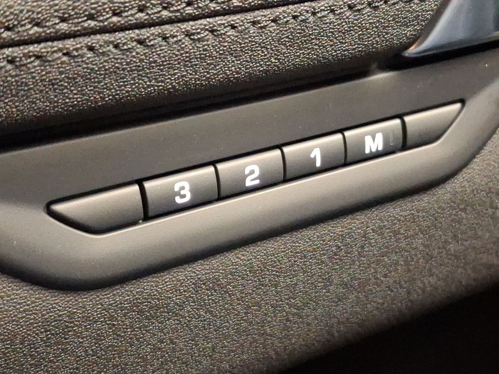 2025 Land Rover Discovery Sport S 16