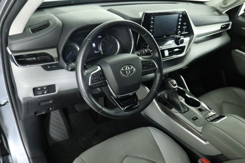 2021 Toyota Highlander Limited 9