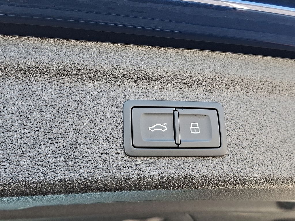 Thumbnail: 2025 Audi Q3 - 30