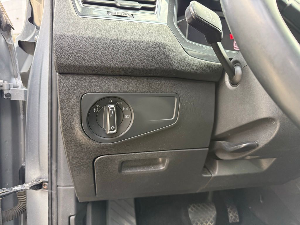 Used 2020 Silver Volkswagen 2.0T SEL image 25