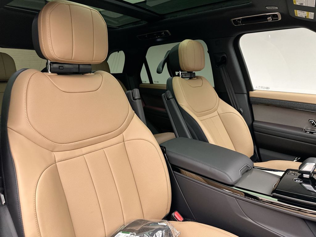 Thumbnail: 2027 Land Rover Range Rover Sport - 6