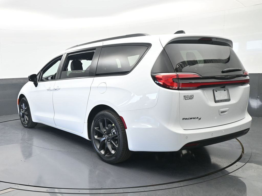 New 2026 Bright White Clearcoat Chrysler Select image 4