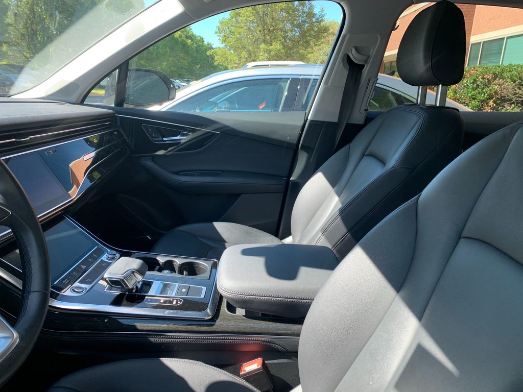 Thumbnail: 2023 Audi Q7 - 8
